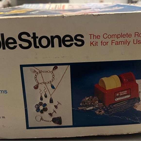 This set is original from 1975! It appears never used and in great working order - Picture 6 of 8